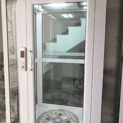 ห้องเครื่องยนต์ไฮดรอลิก ลดแรงดึงลิฟท์ด้วยมอเตอร์ 4.7 กิโลวัตถ์ และเครื่องพลังงาน 220 วอลต์ ความสูงสูงสูงสุด 14.5 M